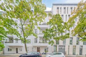 Großzügig geschnittene Altbauwohnung mit Erker und Balkon (vermietet)