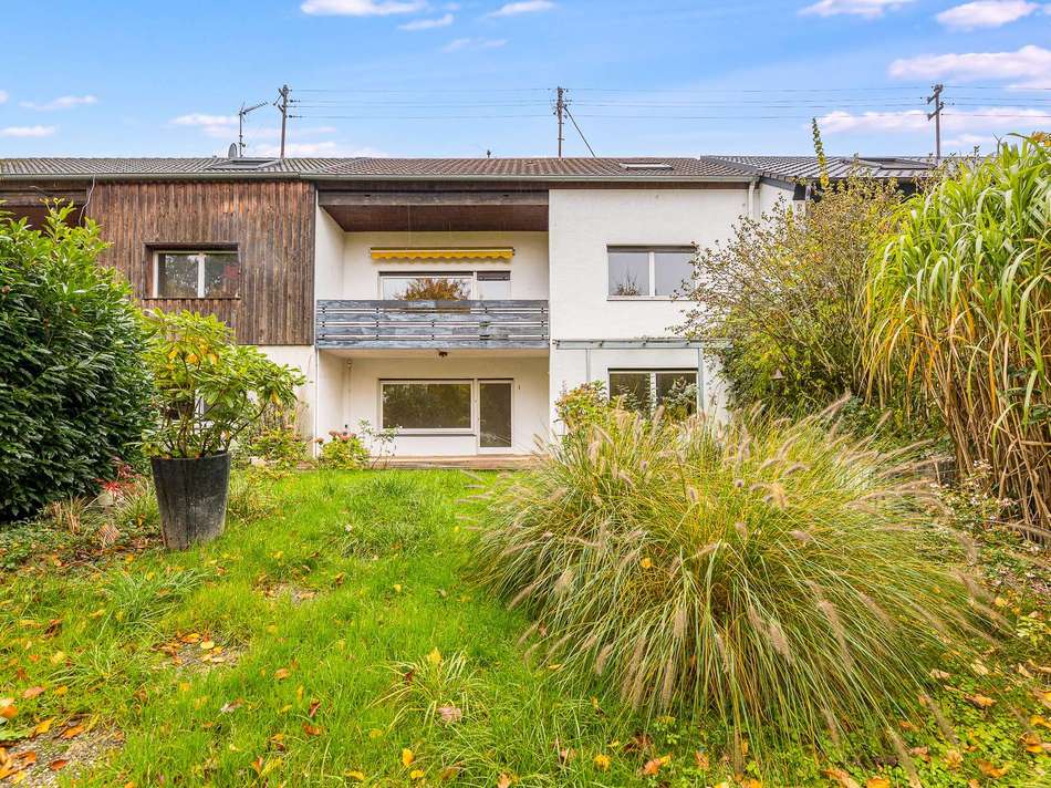 großzügiger Garten mit Terrass