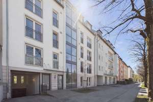 Lichtdurchflutetes Wohnen auf zwei Ebenen – Galeriewohnung mit ruhiger Dachterrasse in Sendling
