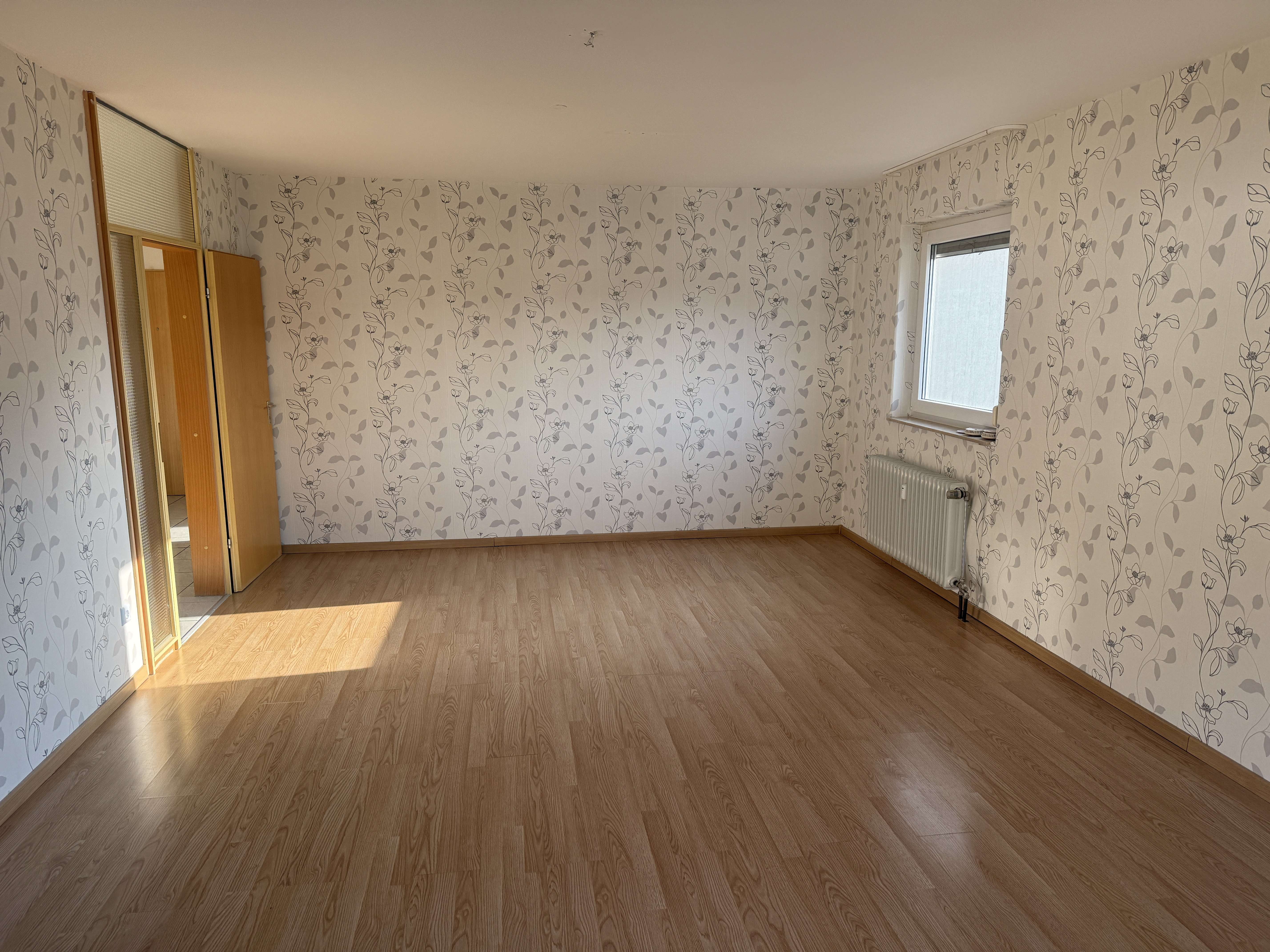 Immobilie in Niedernhall - Große 3 Zimmerwohnung mit 2 Balkone, Stellplatz und Aussicht auf die Weinberge - Bild 2