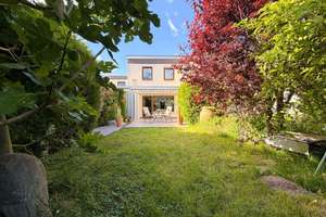 Energieklasse A: Modernisiertes Reihenhaus mit Südgarten & Garage