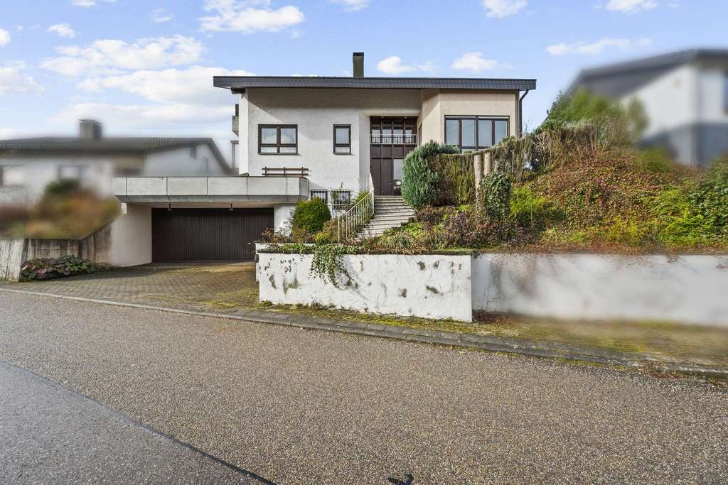 Immobilie in Mönsheim - Freistehendes Familienhaus mit großem Garten, Sauna & PV-Anlage in sonniger Appenberg-Lage - Bild 1