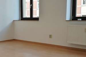***SCHÖNE WOHNUNG MIT SÜD/WEST-BALKON, GROSSE KÜCHE, BAD MIT WANNE/DUSCHE*** – Fritz-Matschke-Str. 5, 9113 Schloßchemnitz, Chemnitz – Vorschaubild 7