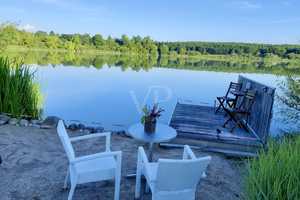 Gepflegtes Wassergrundstück mit zwei Ferienhäuser auf Eigentumsland, Strand, Steg und Outdoorküche – Müritz (Kreis) – Vorschaubild 20