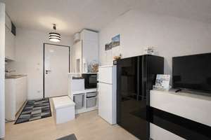 Renovierte DG-Wohnung in ruhiger grüner Lage mitten im historischen Ortskern von Riem, Whg.-Nr. 201 – Die vollständige Adresse der Immobilie erhältst du vom Anbieter., 81829 Trudering-Riem (Ortsteil), München – Vorschaubild 9