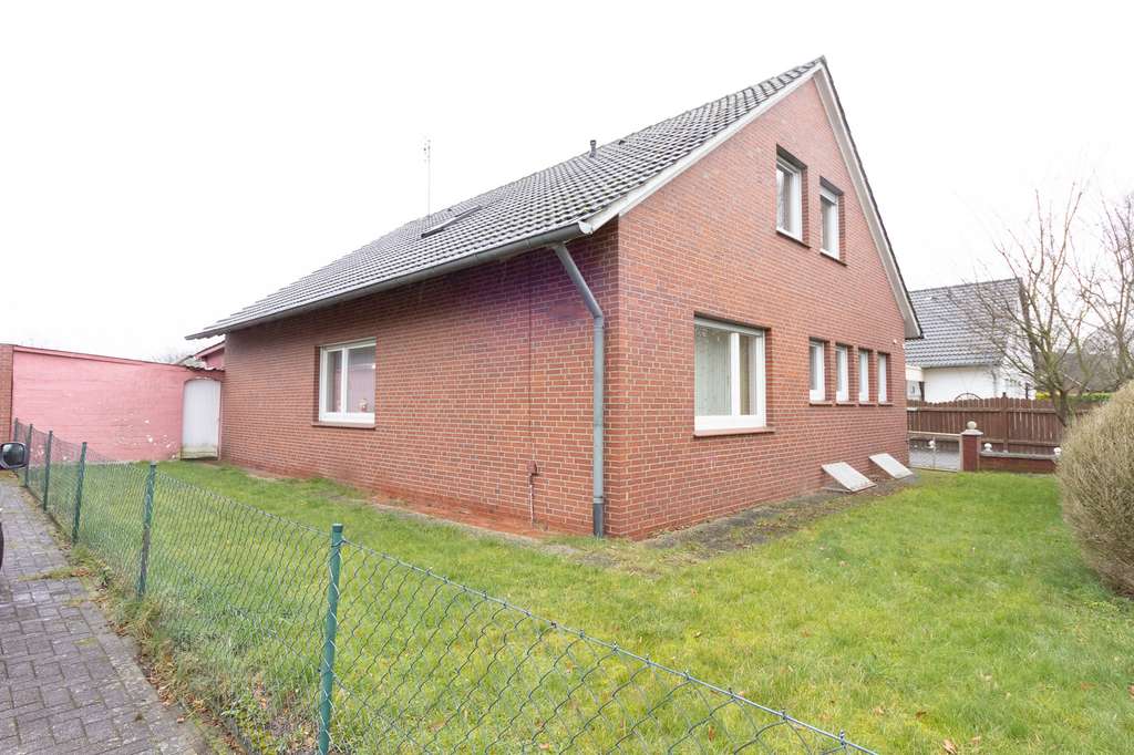 Immobilie in Quakenbrück - Viel Platz, viele Möglichkeiten-
Einfamilienhaus mit Zweifamilienoption - Bild 1