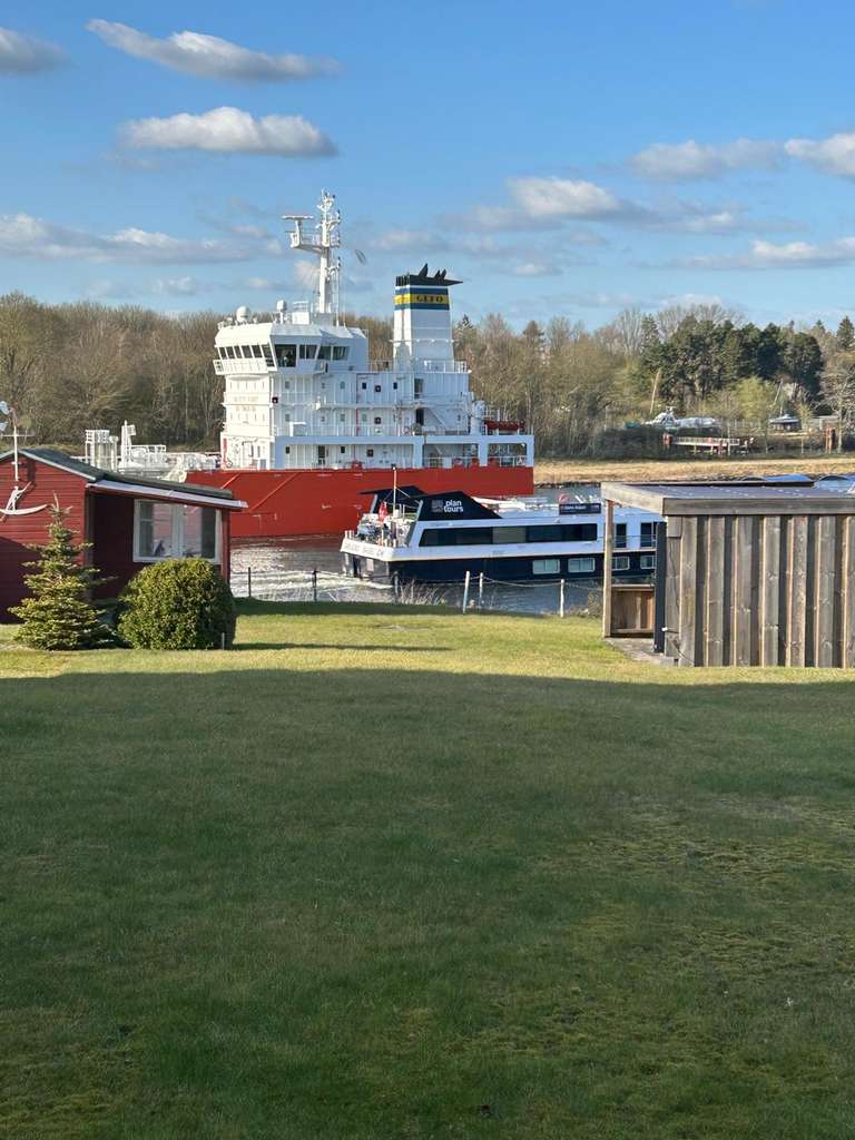 Immobilie in Osterrönfeld - Wohnen und leben in 1. Reihe am NOK!! Großzügiges Einfamilienhaus mit Einliegerwohnung! - Bild 0