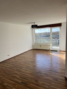 Renovierte 2,5-Zimmer-Wohnung mit Balkon und EBK