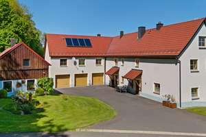 Exklusives Anwesen: Modernes Zweifamilienhaus in Alleinlage auf 2.471 m² Grundstück – Die vollständige Adresse der Immobilie erhältst du vom Anbieter., 95659 Arzberg – Vorschaubild 2