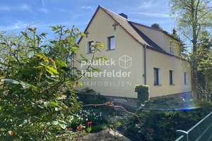 Einfamilienhaus mit großem Gartengrundstück, Garagen und Nebengelass – Die vollständige Adresse der Immobilie erhältst du vom Anbieter., 4509 Delitzsch – Vorschaubild 2