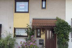 Familienglück! Reihenmittelhaus - 6 Zimmer -  mit Garage! Frei!