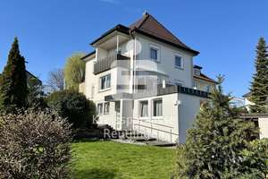 Stilvolles Einfamilienhaus mit Einliegerwohnung und Traumgarten