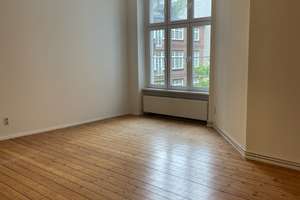 Geräumige 1-Zimmer-Altbauwohnung in bester Charlottenburger Lage