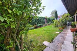 Freistehendes EFH ca. 190 m² Wfl. m. Garten+Einliegerwohnung, komplett unterkellert inkl. Einzelgar. – Würzburg – Vorschaubild 2