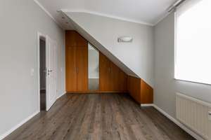 Einzugsbereit! Neuwertige 3,5-Raum-Dachgeschosswohnung mit Balkon und TG-Stellplatz in Frohnhausen – Die vollständige Adresse der Immobilie erhältst du vom Anbieter., 45145 Frohnhausen, Essen – Vorschaubild 8