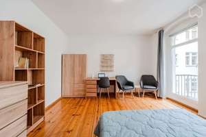 Bezugsfreie Single-Wohnung mit Innenhofblick im Simon-Dach-Viertel – Dirschauer Straße 3, 10245 Friedrichshain, Berlin – Vorschaubild 2
