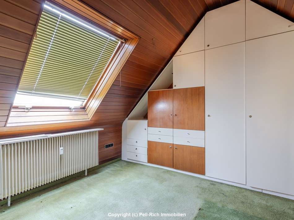 Schlafzimmer DG rechts (leerst
