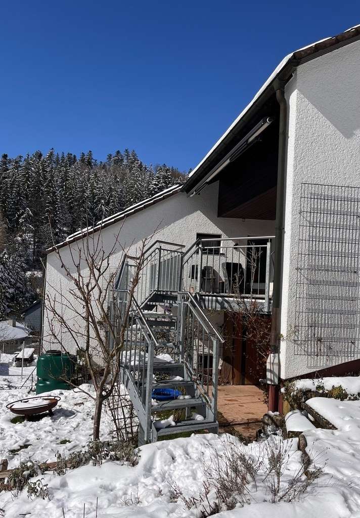 Immobilie in Schonach im Schwarzwald - Wohnen mit Weitblick – Einfamilienhaus in sonniger Lage von Schonach! - Bild 2