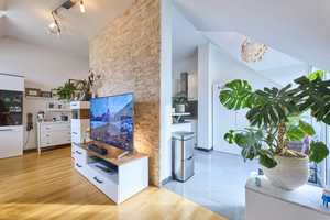 Lichtdurchflutete, charmante Dachgeschosswohnung mit Südbalkon in bester Lage! – München – Vorschaubild 7