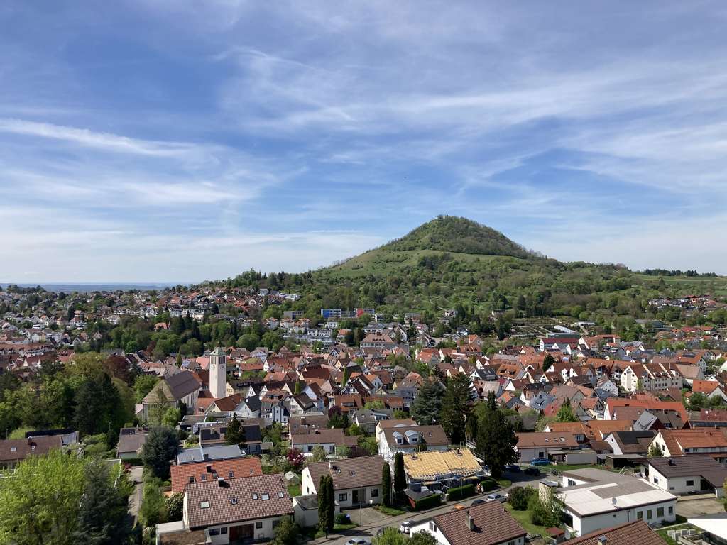 Helle & freundliche 4-Zimmer-Wohnung mit grandiosem Ausblick in Eningen unter Achalm