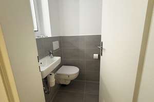 Terrassenwohnung im Grünen - 4 Zimmer mit Einbauküche, modernes Bad, Gäste-WC, Balkon, HWR – Berndorffstraße 6, 50968 Bayenthal, Köln – Vorschaubild 12