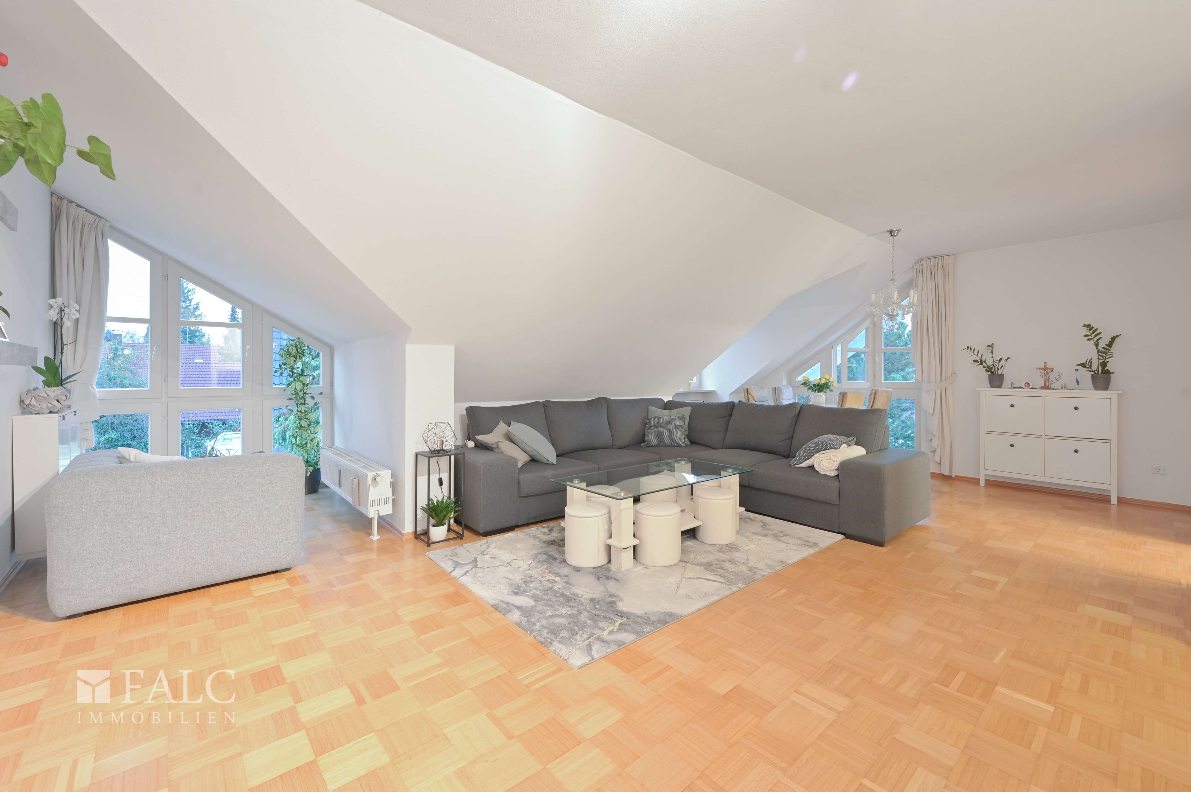 Immobilie in Neubiberg - Harmonisch. Hell. Herzlich. Gemütliche Dachgeschosswohnung in Top Lage - Bild 2