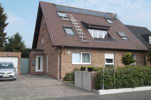 Neuwertige 3-Zimmer-Maisonette-Wohnung mit Loggia und EBK in Düsseldorf