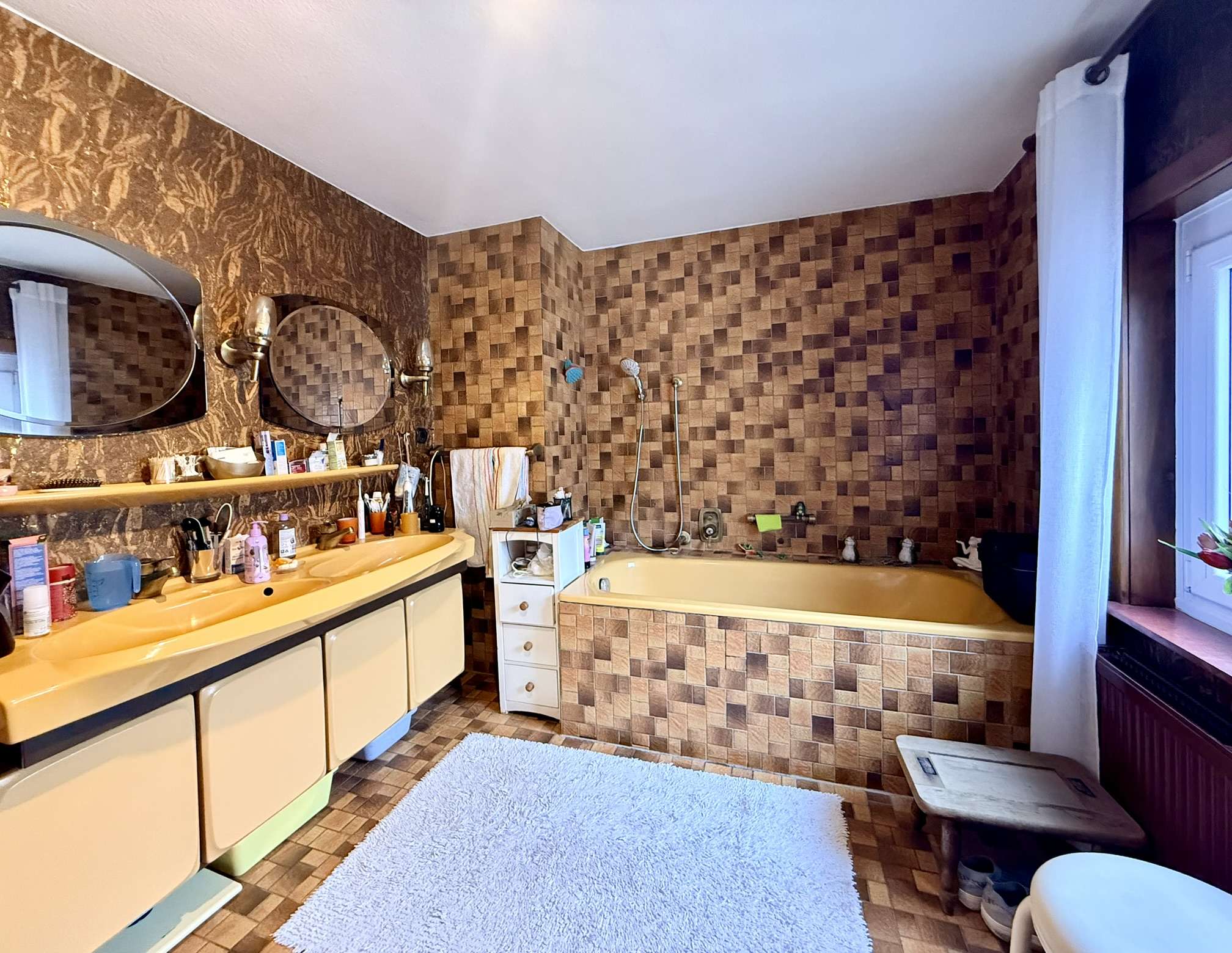 Immobilie in Usingen - Viel Platz für Ihre Ideen: Einfamilienhaus mit unzähligen Nutzungsmöglichkeiten - Bild 2