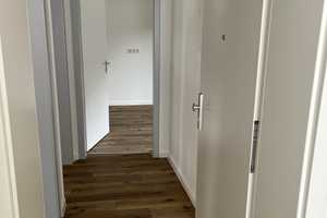 Frisch sanierte 2-Raum-Wohnung  mit grossen Balkon in Mönchengladbach – Brunnenstraße 185, 41069 Mönchengladbach – Vorschaubild 2