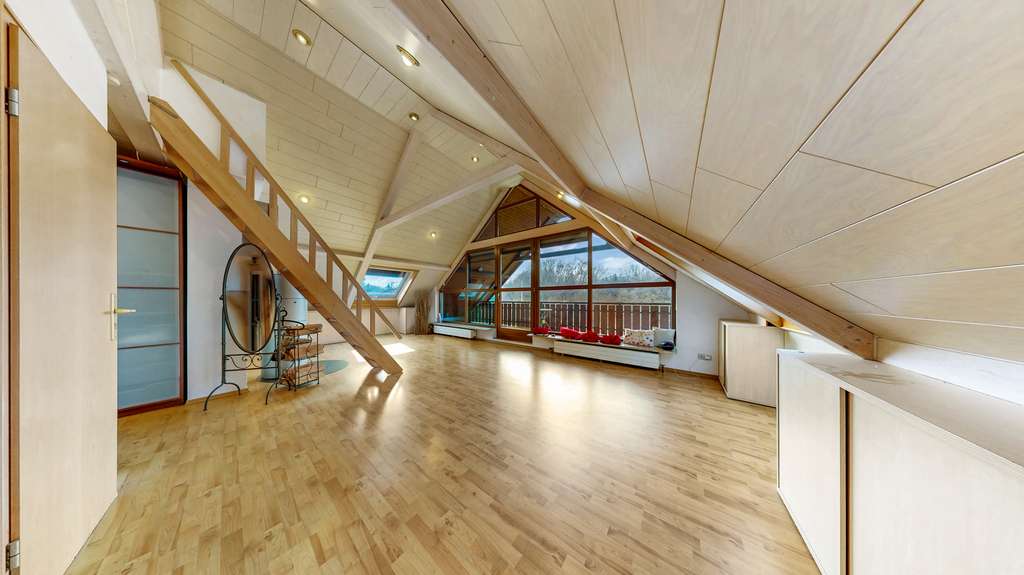 Immobilie in Eckental - IMMOPARTNER - GROSSZÜGIGES HAUS MIT TRAUMHAFTEN GARTEN IN ECKENTAL - Bild 3