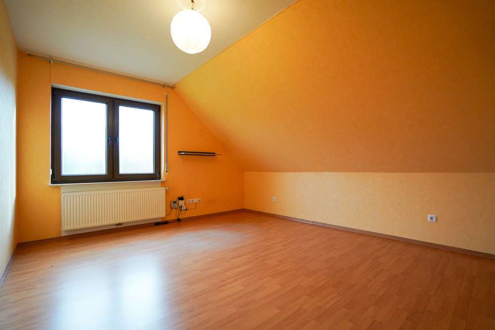 Immobilie in Hesel - * Einliegerwohnung * Staubsaugeranlage * Pferdeboxen * Top Lage * freier Blick * gute Bausubstanz - Bild 2