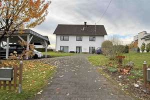 EFH (Bj.1981) mit ELW (Bj.2022) in ruhiger Ortsrandlage von Morsbach-Seifen – Die vollständige Adresse der Immobilie erhältst du vom Anbieter., 51597 Morsbach – Vorschaubild 1