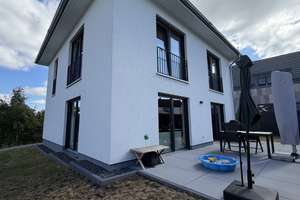 Provisionsfrei vom Eigentümer: Neuwertiges Massivhaus (A+) mit Wärmepumpe, Designerküche & Wallbox – Die vollständige Adresse der Immobilie erhältst du vom Anbieter., 95326 Kulmbach – Vorschaubild 31