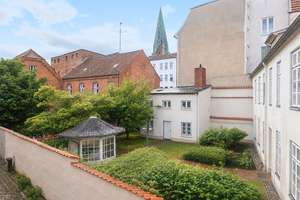 Ab 2013 liebevoll saniertes Altstadt-Ganghaus mit kleinem Innenhof auf der Lübecker Altstadtinsel!