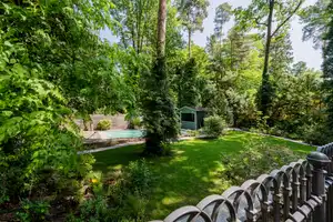 Großzügiges Einfamilienhaus mit Pool und Wellnessbereich in familienfreundlicher Lage – Berlin – Vorschaubild 8
