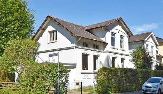 Bild von Verwunschenes Kleinod in allerbester Lage: Sanierungsbedürftige Villa im Kleinformat im Villengebiet