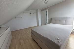 Kurzzeitmiete: Schöne Dachgeschosswohnung mit Balkon & tollem  Weitblick – Die vollständige Adresse der Immobilie erhältst du vom Anbieter., 76149 Neureut, Karlsruhe – Vorschaubild 3