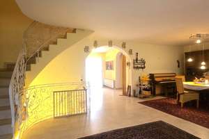 Ihr neues Familienzuhause mit Wohlfühlfaktor – Haus mit Garten, Terrasse, Balkon, 2 Kaminen & Sauna – Die vollständige Adresse der Immobilie erhältst du vom Anbieter., 63110 Rodgau – Vorschaubild 2