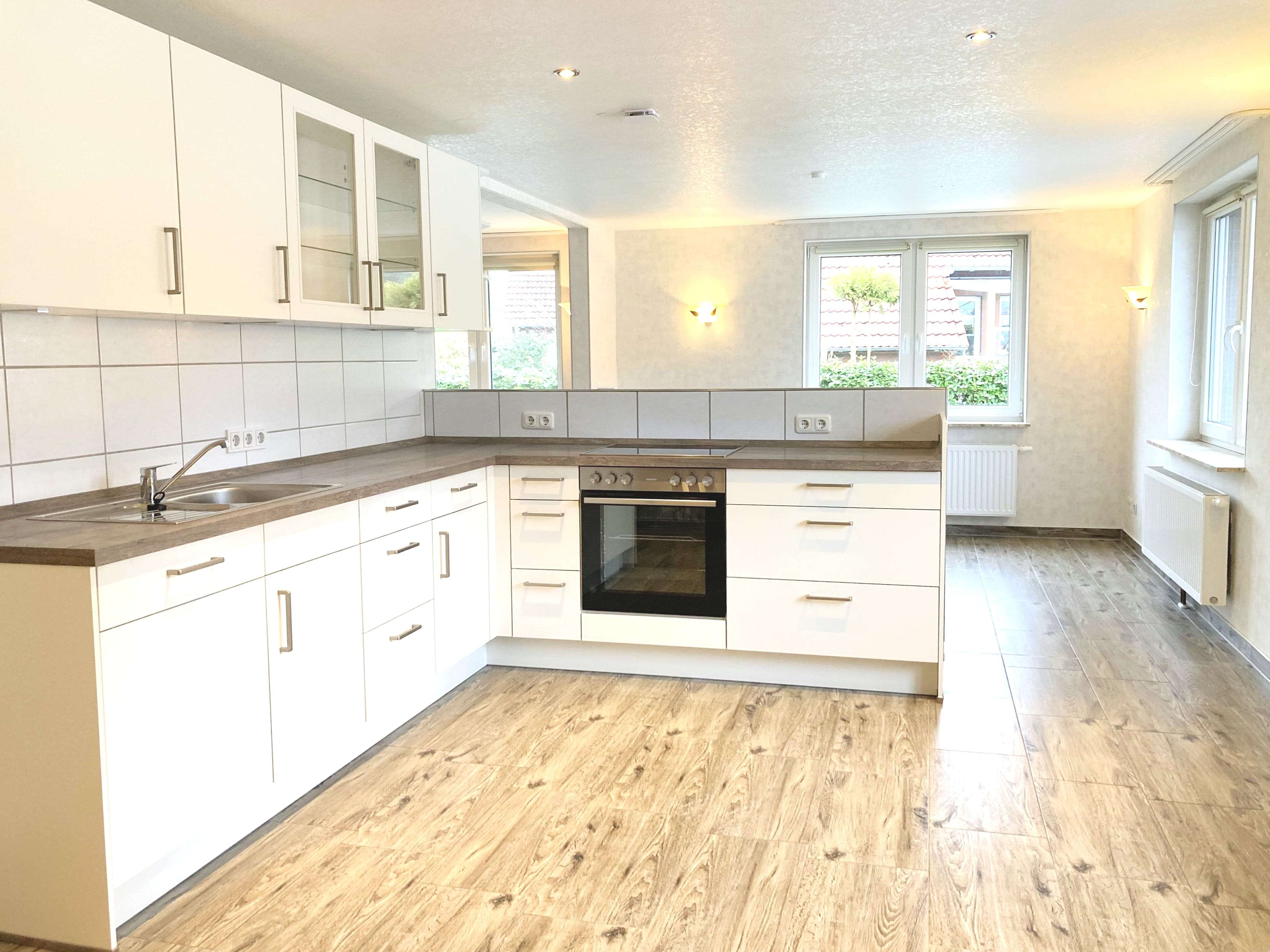 Immobilie in Moorweg - Zweifamilienhaus in Moorweg mit großem Grundstück



 - Bild 2