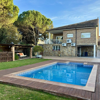 Haus mit Pool in Riudellots de la Selva