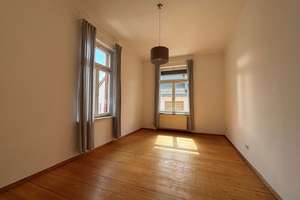 Altbaucharme trifft Wohnkomfort – Stilvolle 4-Zimmer-Wohnung mit Balkon, Einbauküche und Stellplatz – 60435 Eckenheim, Frankfurt am Main – Vorschaubild 2