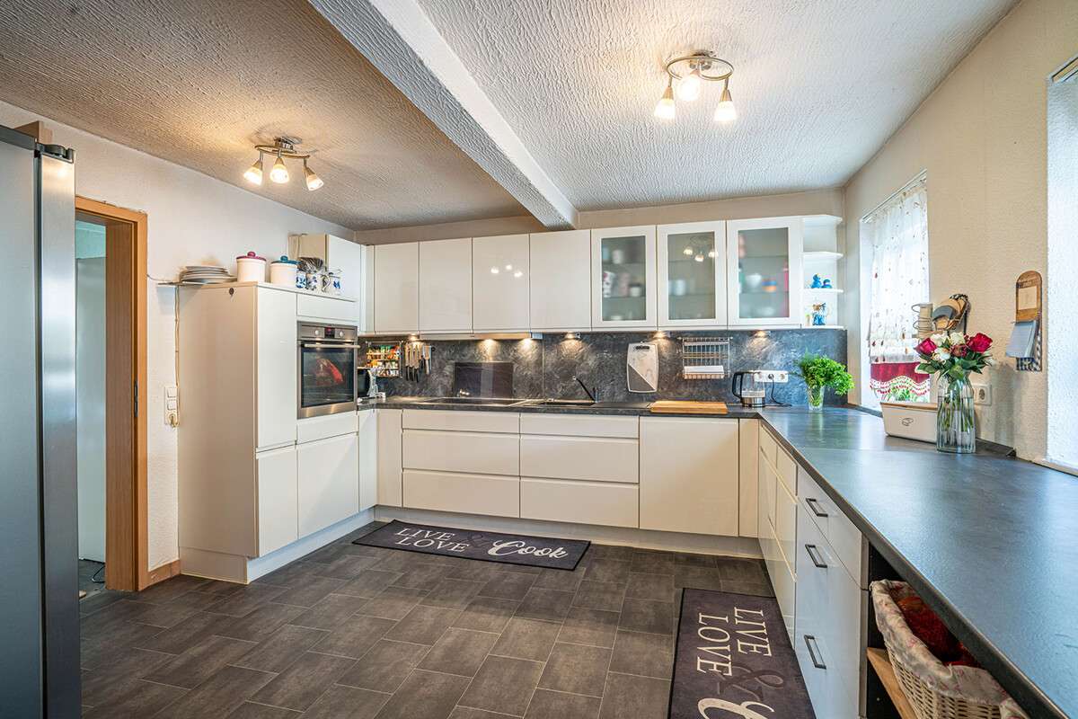 Immobilie in Bedburg - Historisches Wohnhaus anno 1860 mit modernem Anbau, Kamin & Entwicklungspotenzial - Bild 2