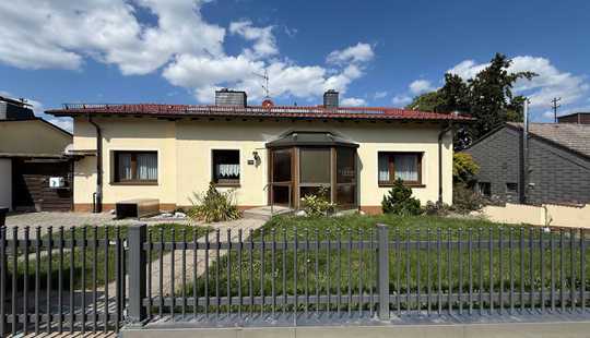 Bild von Zweifamilienhaus in  ruhiger Lage mit Taunusblick