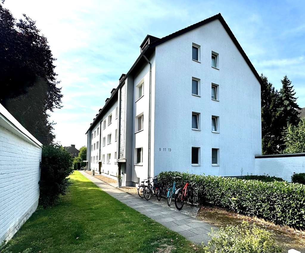 Immobilie in Meerbusch - Charmante 3 Raum Dachgeschosswohnung mit optimaler Raumaufteilung im Herzen von Meerbusch-Büderich - Bild 0