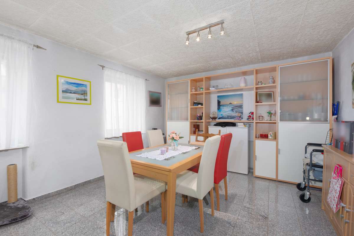 Immobilie in Dettenheim - Einfamilienhaus mit großem Garten in ruhiger Lage von Dettenheim - Bild 1