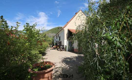 Einfamilienhaus mit Scheune, Garage und großem Garten
