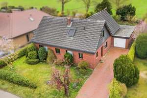 Naturnahes Wohnen mit Stadtanschluss!
Einfamilienhaus in ruhiger Feldrandlage – Die vollständige Adresse der Immobilie erhältst du vom Anbieter., 26215 Wiefelstede – Vorschaubild 3