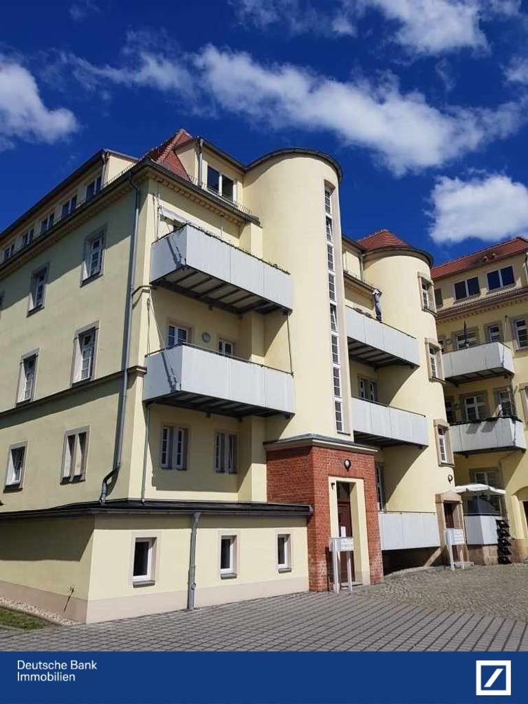 Top-sanierte 2-Zi-Terrassenwohnung mit raffiniertem Grundriss!
