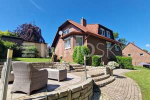 ! Traumhaftes 2 Familienhaus ! Moderne EBK Garten 919 qm Grundstück !! – Die vollständige Adresse der Immobilie erhältst du vom Anbieter., 31542 Bad Nenndorf – Vorschaubild 2