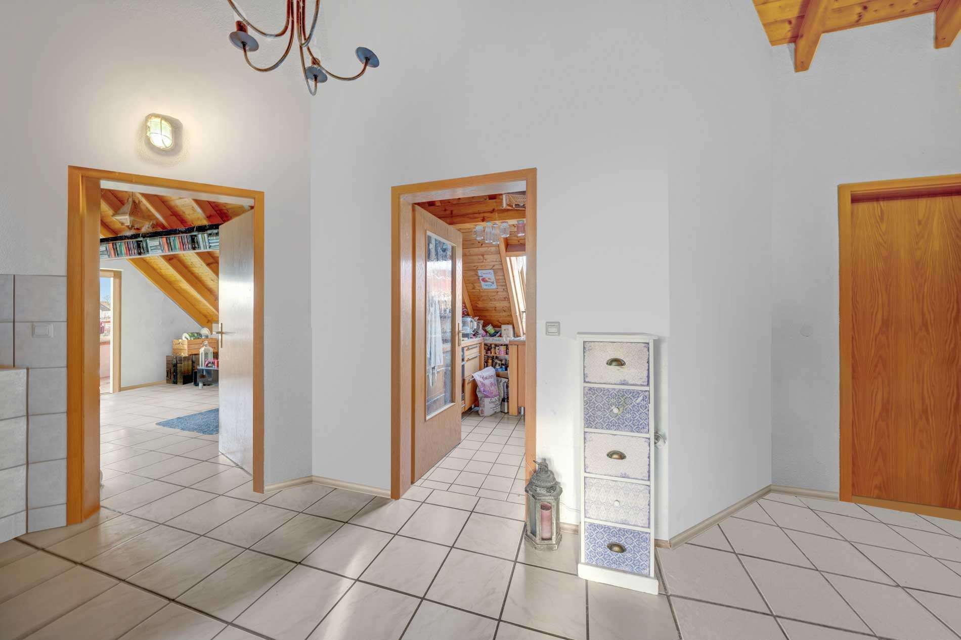 Immobilie in Salem - Attraktives 3-Familienhaus (Mehrgenerationenhaus) mit großer Hauptwohnung in ruhiger Lage von Beuren - Bild 5